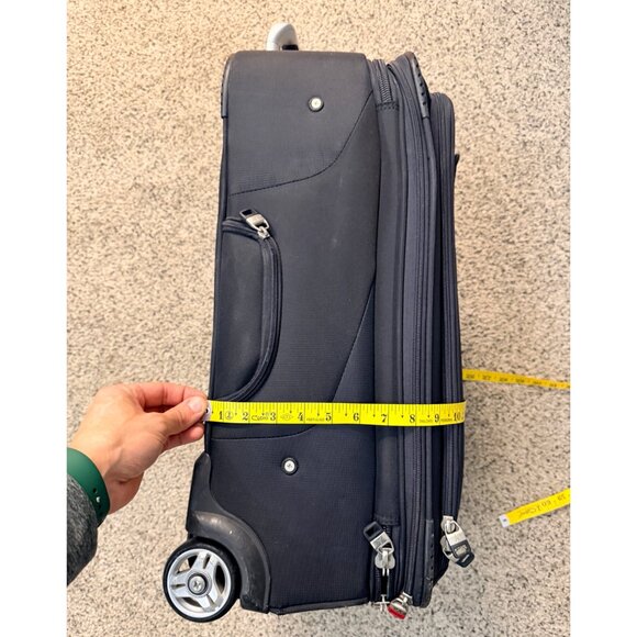 Travelpro Maxlite 2 Softside Expandable Upright 2 Wheel Luggage Carry On - Picture 14 of 14